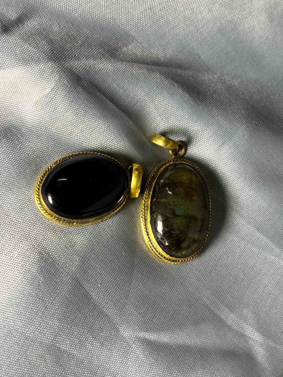 Gemstone medium pendant 