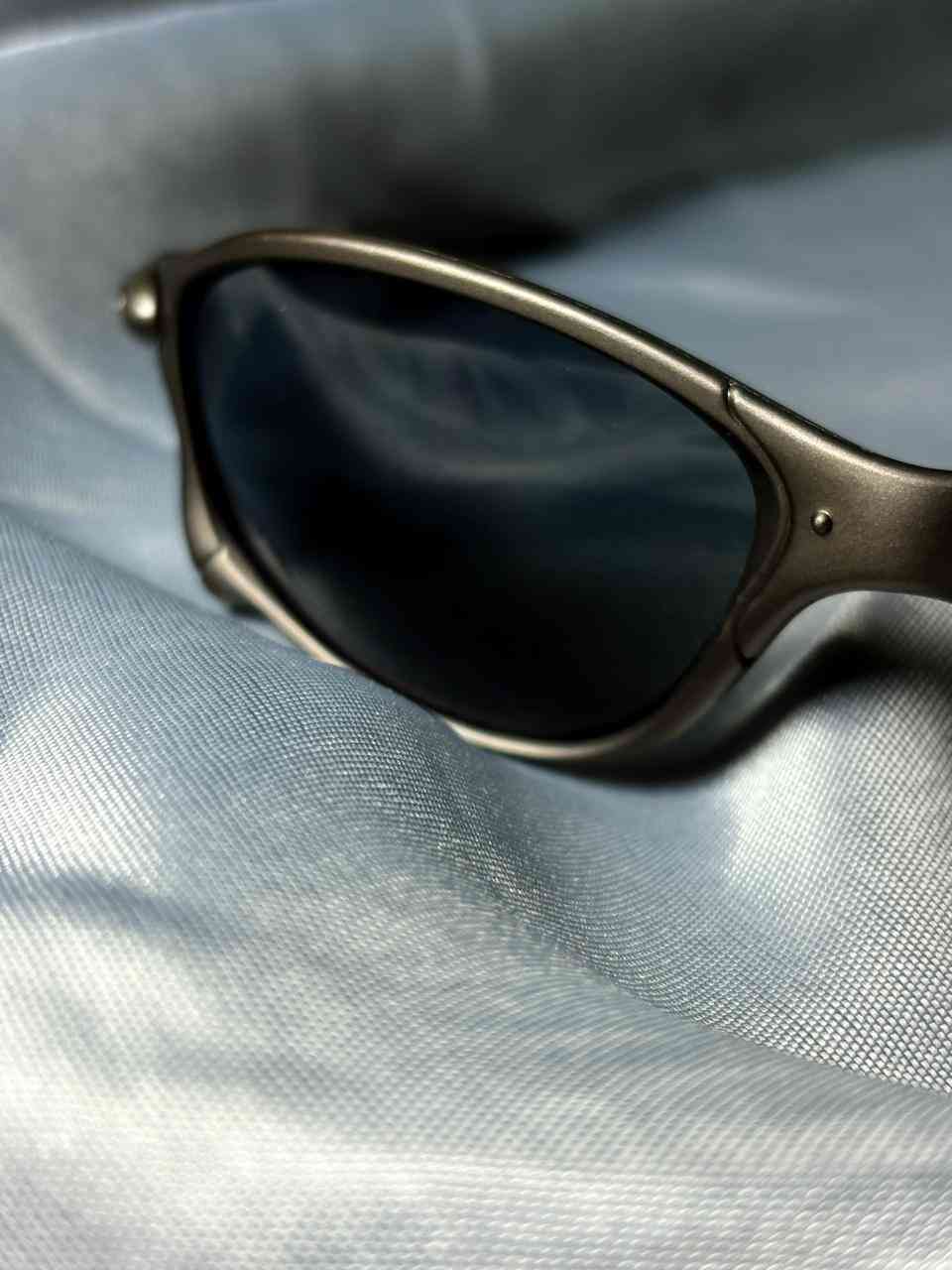 Black lens Chrome lens Juliet 