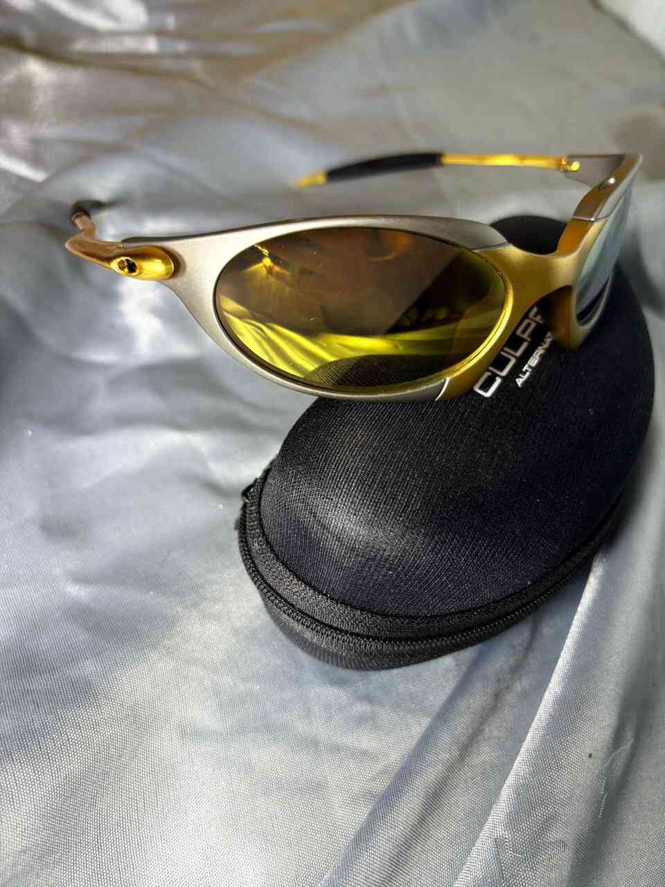Gold lens Romeo